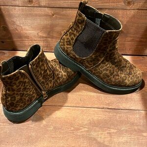 Girls cheetah print boots. Size 3